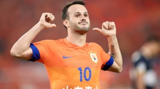 记者赞卡扎伊什维利：背后有压迫停球后还能找回平衡，牛！