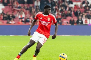 开云体育官方网站网址-德天空：拜仁关注本菲卡17岁后卫班贾奎，作为吉瓦罗·雷德的替代