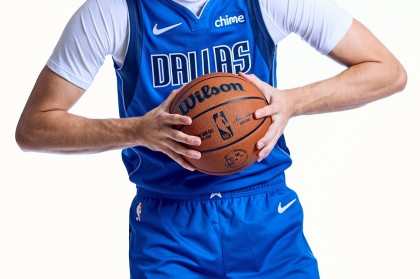 状元弗拉格位置调整：官方资料标注后卫/前锋引热议