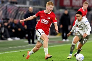 开云体育下载网址-范德法特：需要好好培养斯米特，他有潜力成为下一个德容