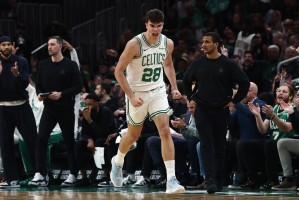 开云体育在线网址-28号秀！冈萨雷斯砍下18分16板3断2帽 队史新秀赛季仅伯德做到过